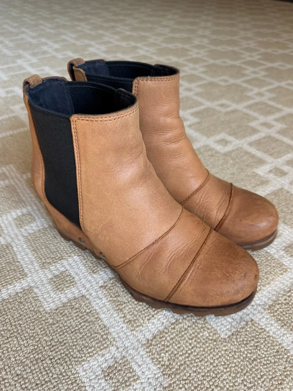 Sorel Lea Wedge Chelsea Ankle Boots Tan Waterproof Leather Women’s Size 7.5
